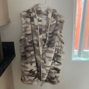 BNWT PJ Salvage camp fleece vest.